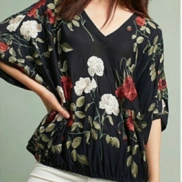 Anthropologie Tops - Akemi + Kin For Anthropologie floral Embroidered Oversized Knit Top size XS/S